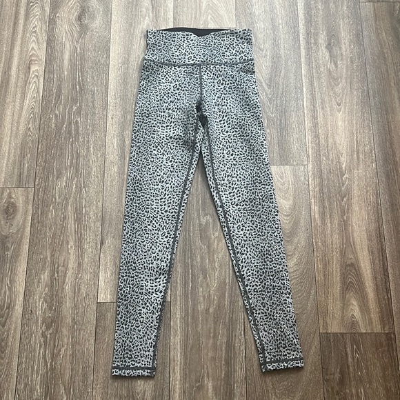 Sweaty Betty Leopard Leggings - Picture 1 of 4